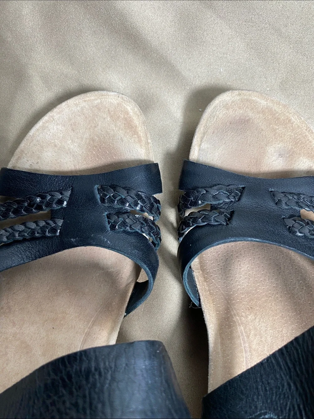 UGG Serinda Wedge Heel Sandals Size 7 Black Leather Slingback Great Condit